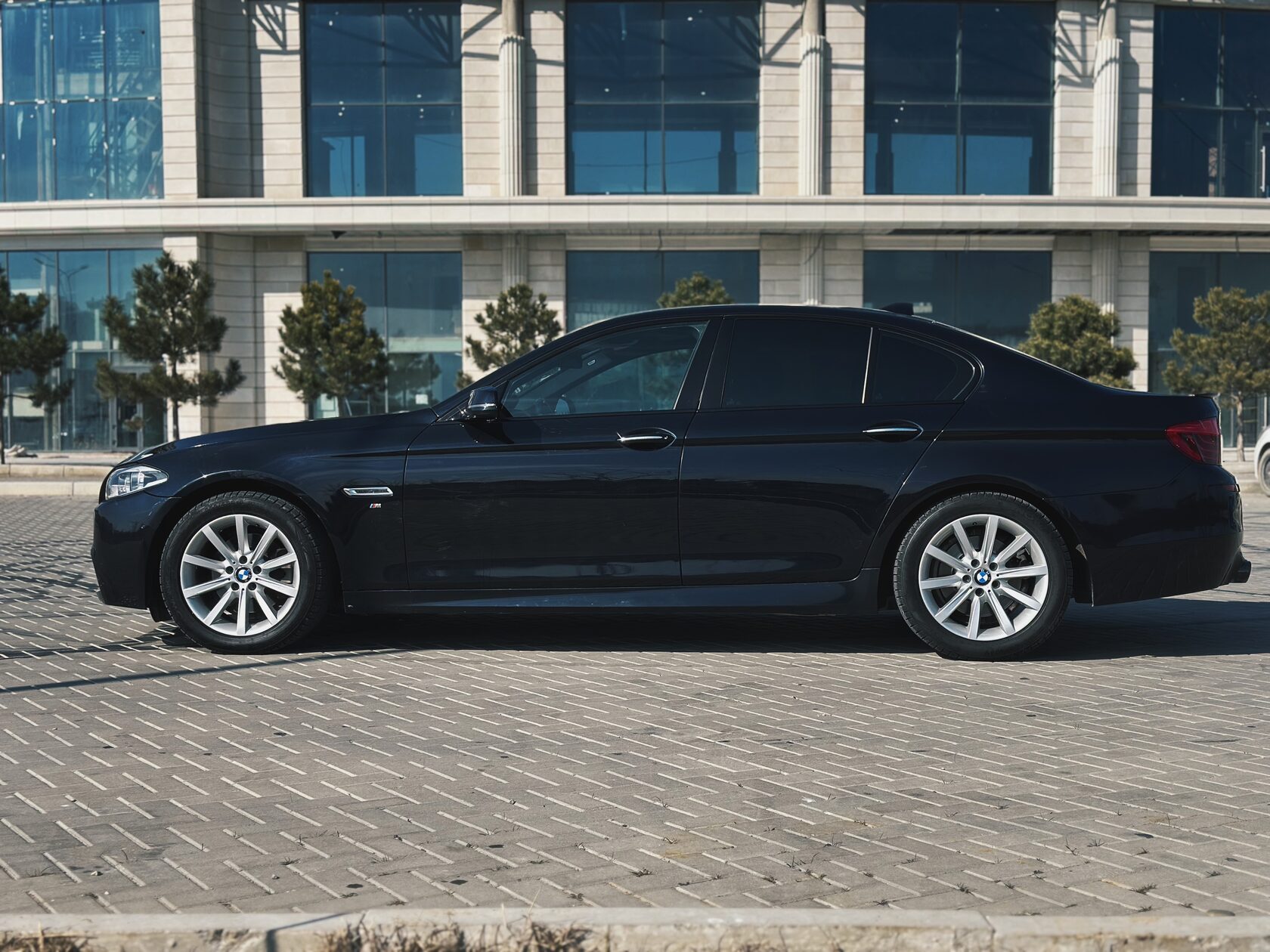 BMW 528i F10 (2010) — фото 3