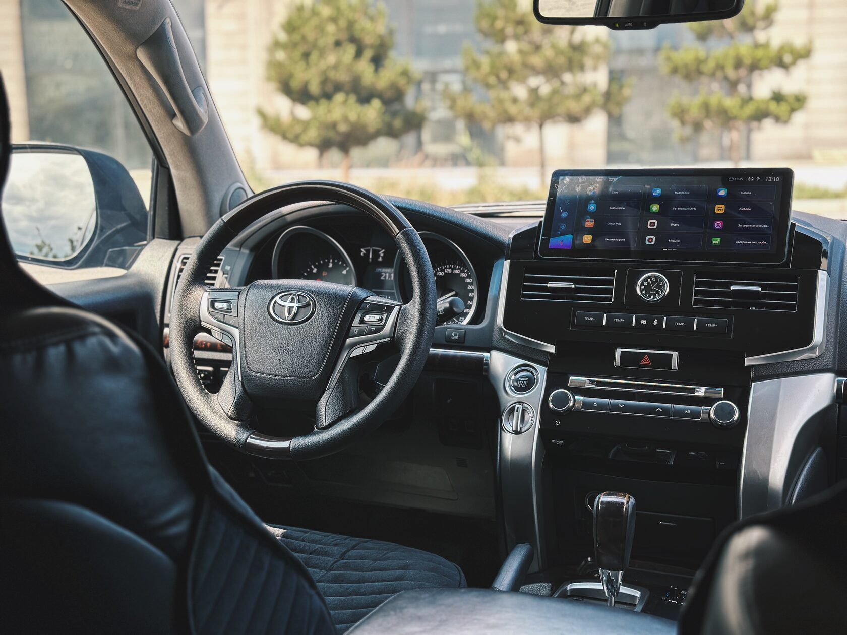 Toyota Land Cruiser 200 Rest 2 (2015) — фото 2